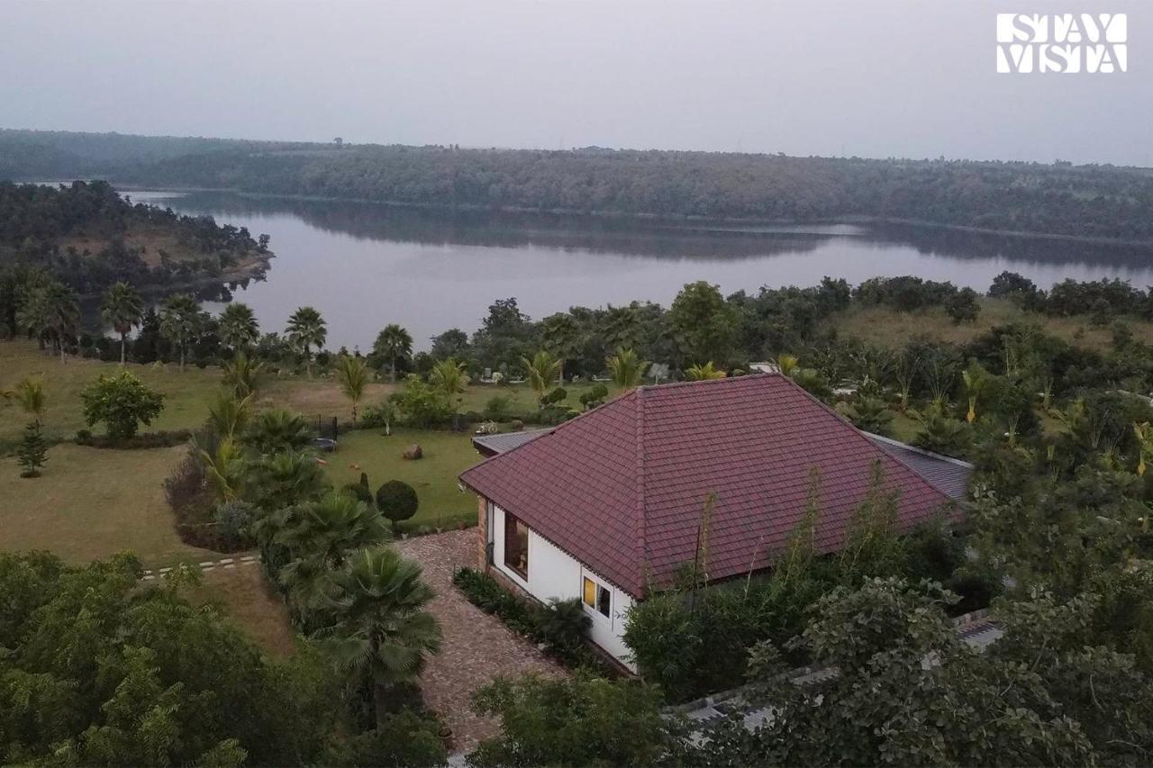 Stayvista'S Lakeside Whispers - Lake & Mountain-View Villa With Lawn & Indoor-Outdoor Games Nagpur Eksteriør bilde