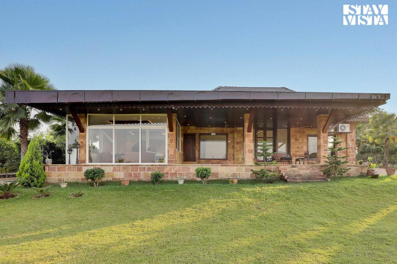 Stayvista'S Lakeside Whispers - Lake & Mountain-View Villa With Lawn & Indoor-Outdoor Games Nagpur Eksteriør bilde
